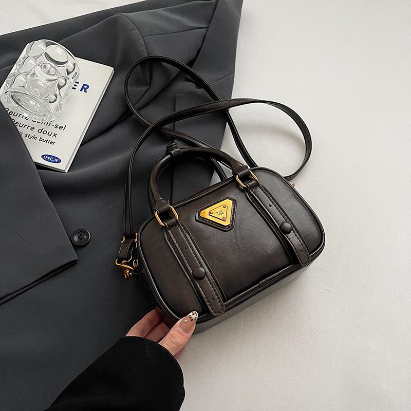 

Small bag women s autumn and winter retro new fashion versatile shoulder messenger bag work small bag