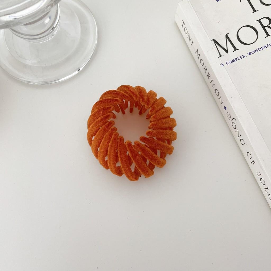 Elegante Große Kunststoff-Haarklammern in Verschiedenen Farben für Stilvolle Hochsteckfrisuren und Modische Frisuren