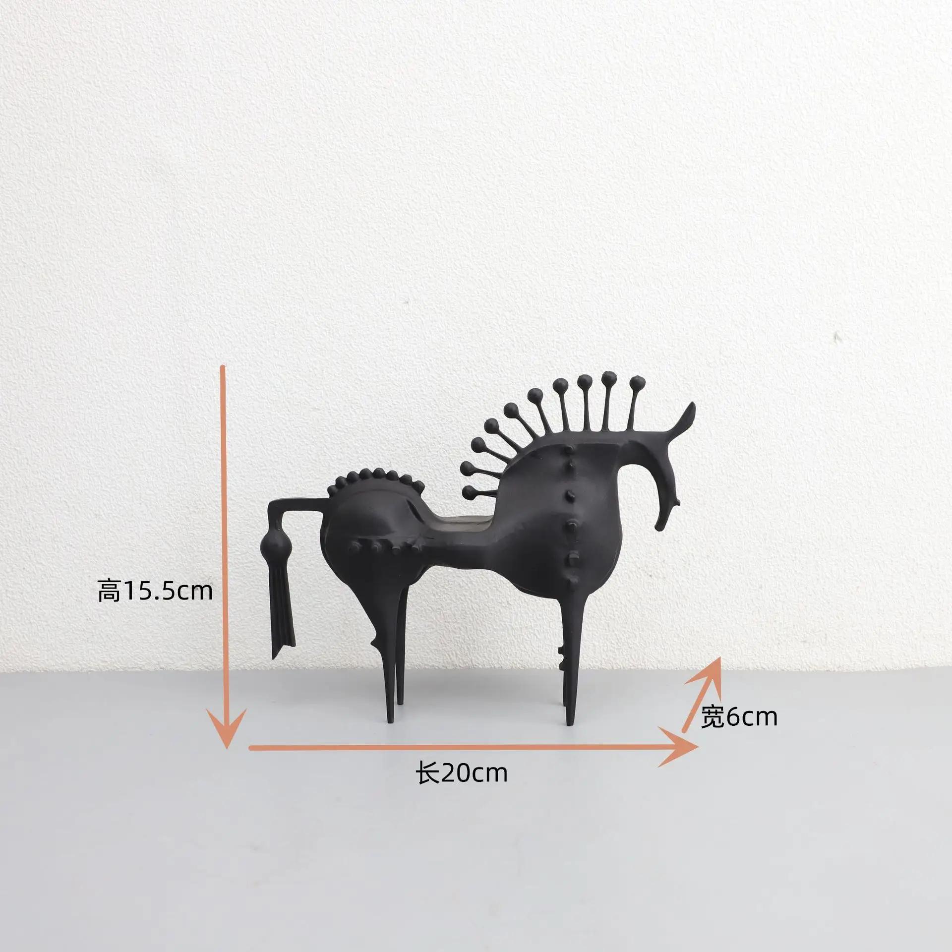 

Black Horse Metal Spike Sculpture Ornament, Living Room Desktop Animal Model Horse Sculpture, Office Study, Home Decoration