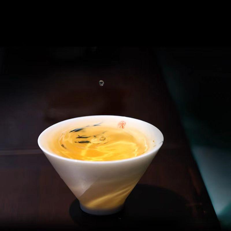 357g Yunnan Spring Pu-erh Tea Yiwu Raw Puerh Tea Cake Premium Pu'er Green Tea