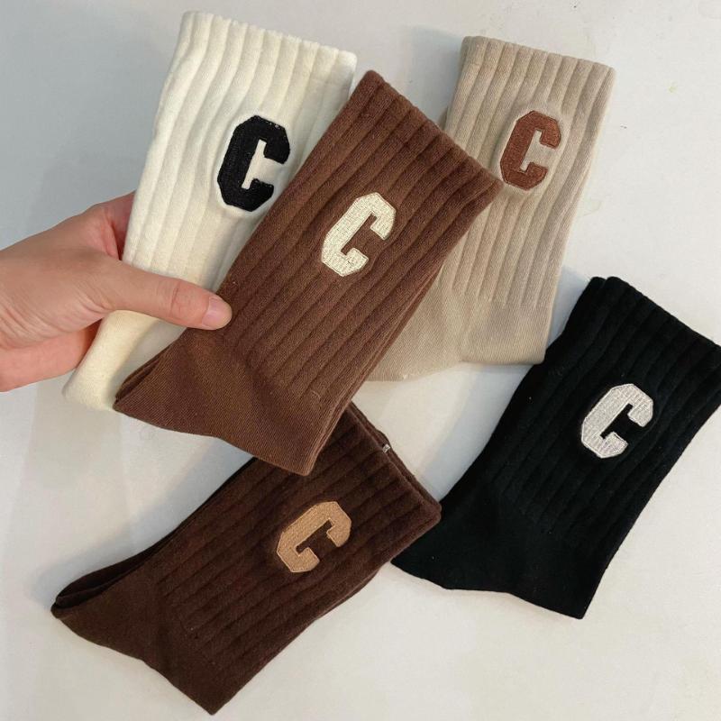 5er-Pack schicke mittelgroße Schlauchsocken mit C-Buchstaben für Damen, bequem und trendig für Sport und den Alltag