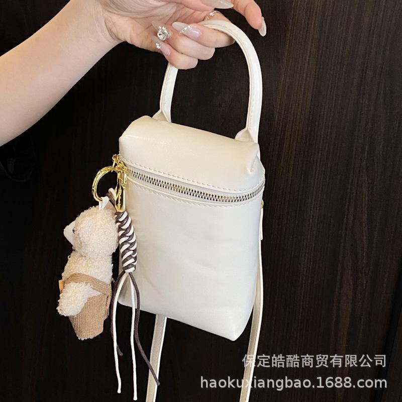 Stylish and foreign mobile phone bag female messenger 2025 new mini high-end feeling small and light casual summer small bag