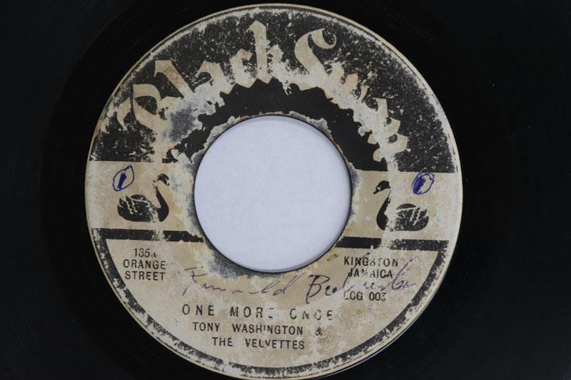 

7-дюймовая пластинка TONY WASHINGTON THE VELVETTES One More Once Sunday LCG003 BLACK SWAN 1963 Ямайка Регги Ска Даб Б/у