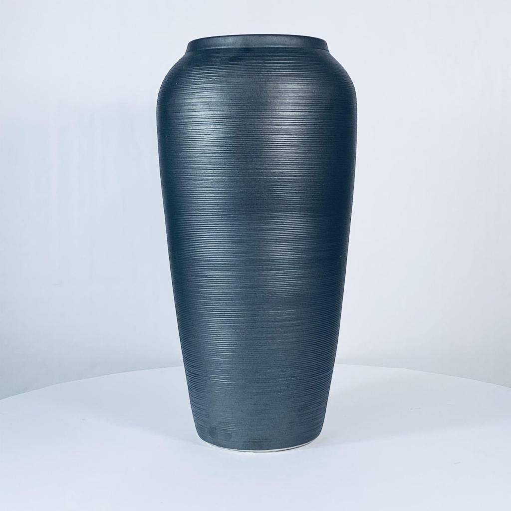 Black Brushed Ceramic Vase with Silk Daisy Flowers for Weddings