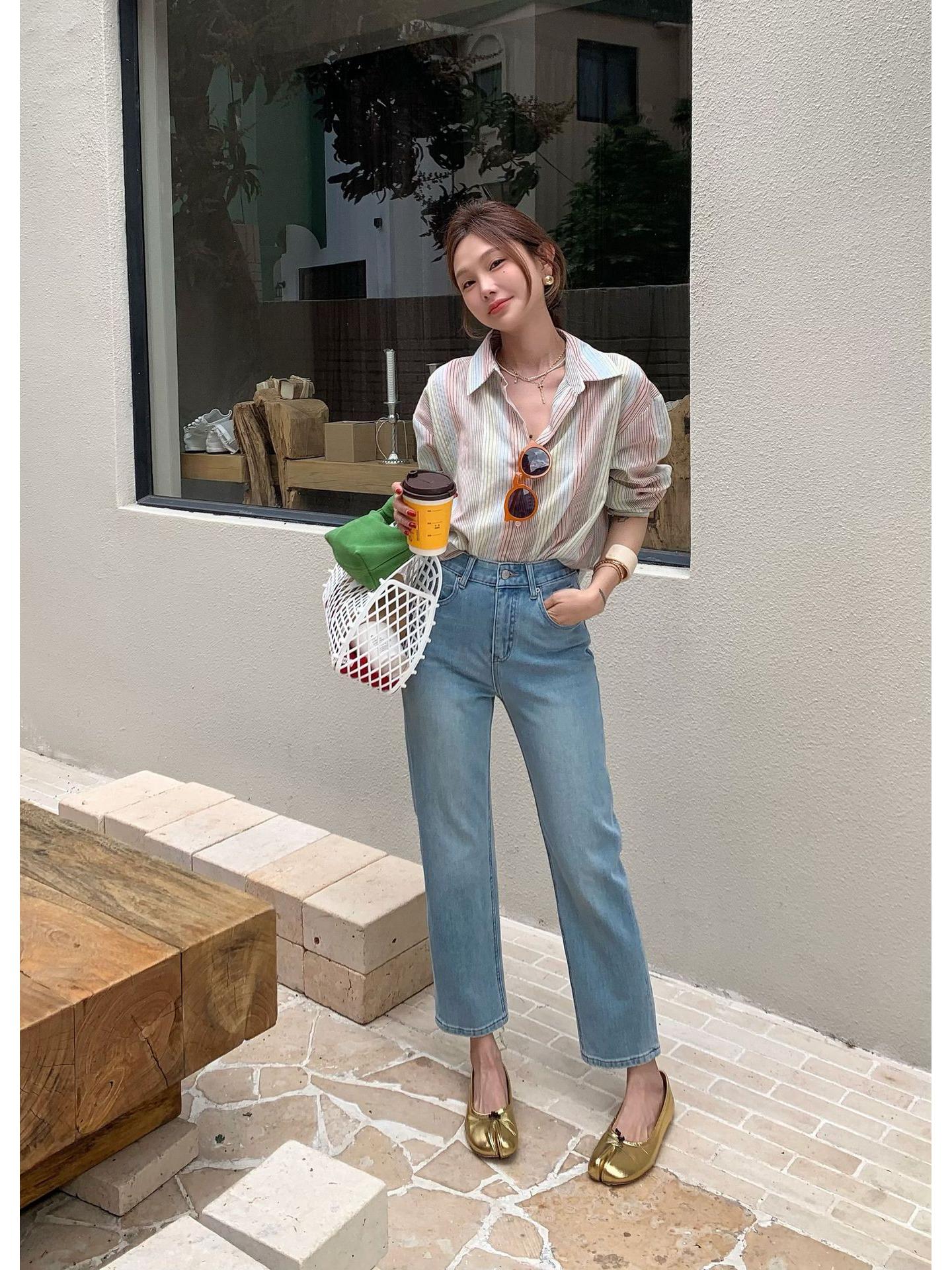 

Летние европейские тонкие джинсы-багеты в корейском стиле для фигуры «груша» и «яблоко» 3076 26 светло-синий