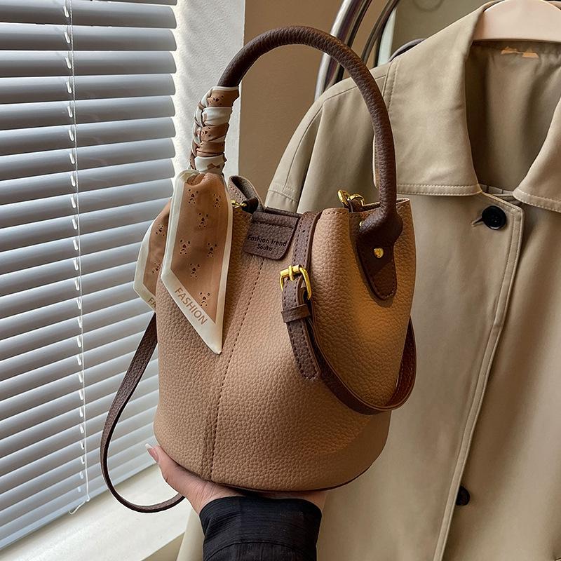 Women's Retro Black Crossbody Bucket Bag - Versatile for Autumn and Winter