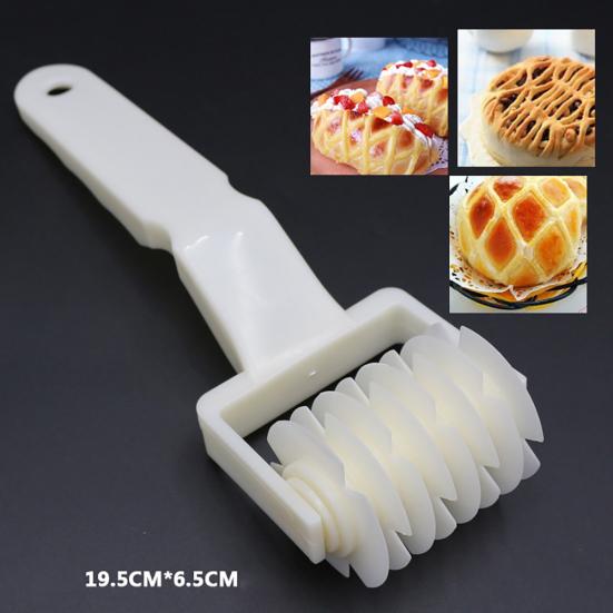 Kitchen Plastic Pie Pizza Dough Roller Knife Pastry Cookie Cutter Baking Tools