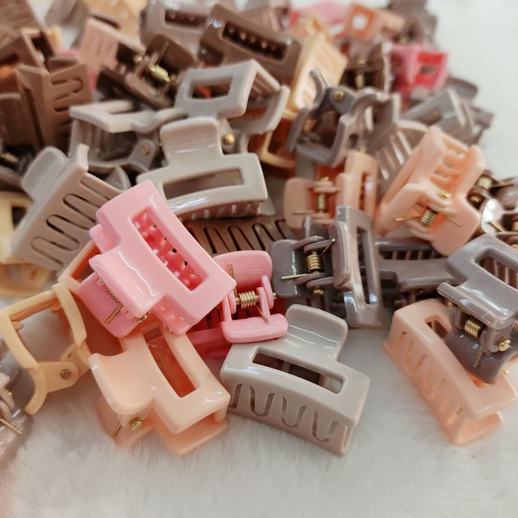20Pcs Small Hollow Hair Claw Clip for Women Girls Mini Crab Clips 1 Inch Sweet Horsetail Hairpins Girs Hair Accessories