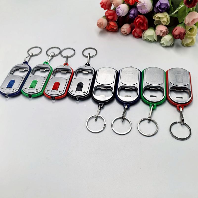 Ouvre-bouteille LED Multifonctionnel Mini Lampe de Poche Illuminée Porte-clés Pendentif