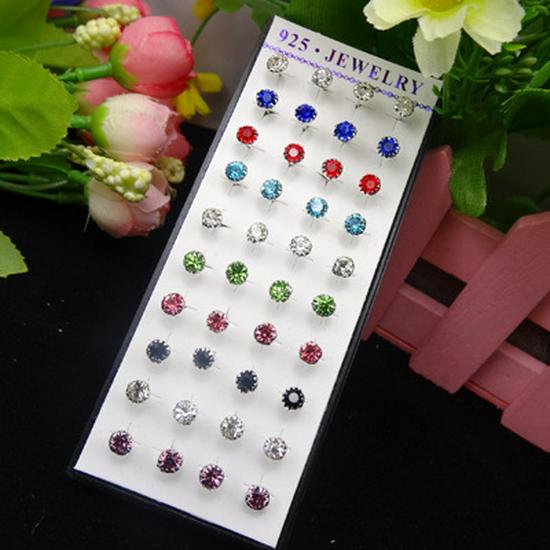 

Коробочный набор: 20 пар корейских сережек с посеребрением 925 пробы, с клипсами-бриллиантами и различными характеристиками