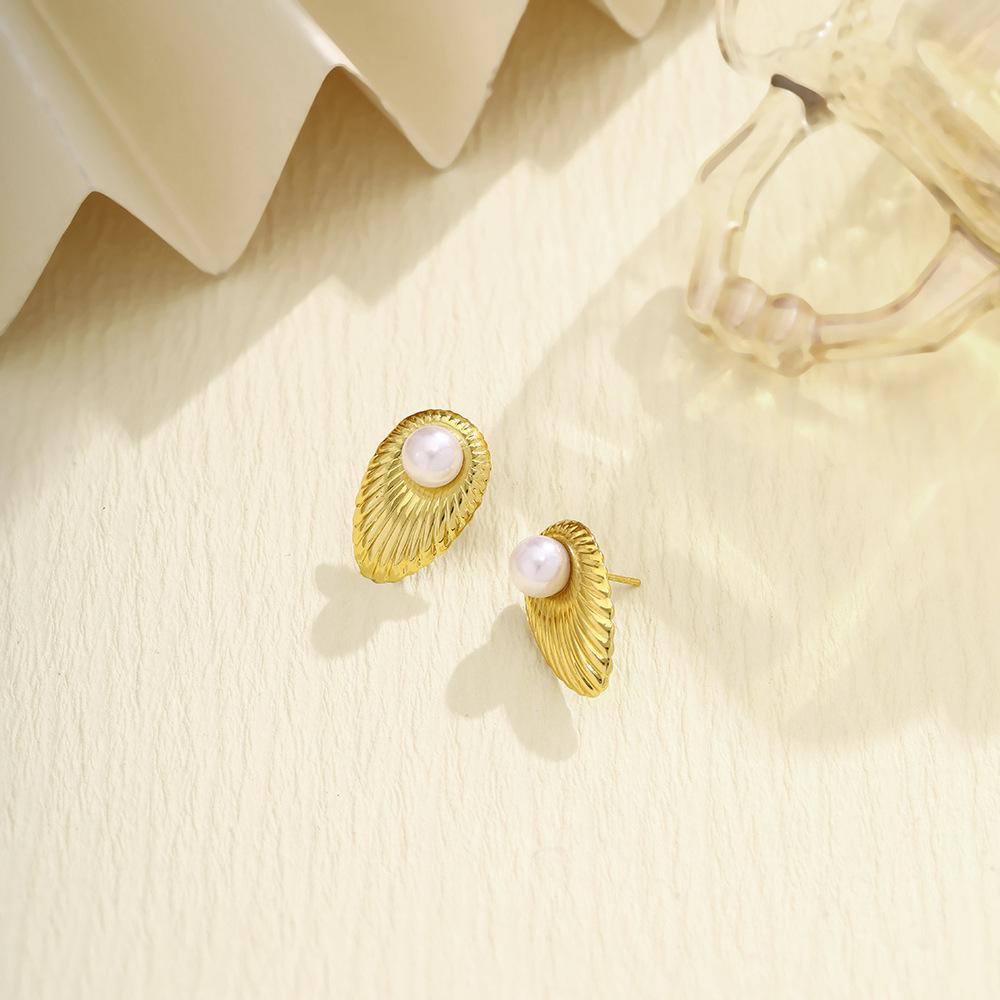 Retro Texture Pearl Earrings Exaggerated Stainless Steel Metal Wind Flower Stud Earrings Temperament Niche Design Earrings