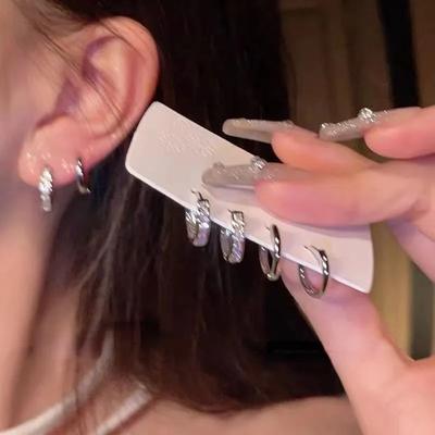 4er Set Ästhetische Zirkonkristall Creolen für Damen Egirl Neue Kupferfarbe Ohrring Y2K Cool Tägliches Tragen Zirkon Accessoire