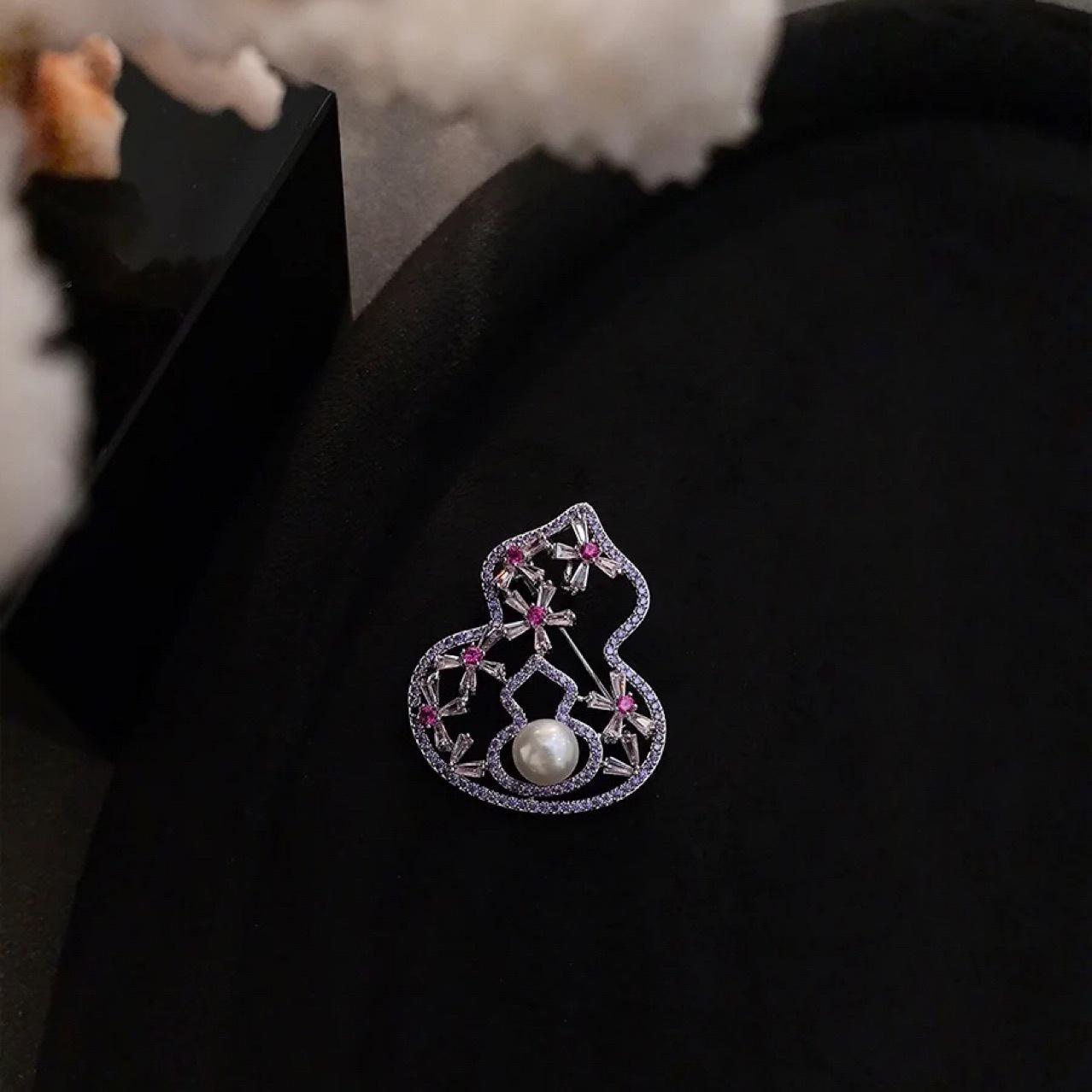 Elegant National Style Hollow Gourd Pearl Brooch - Women s Fashion Pin