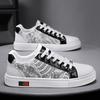 Frühling Neue Schuhe für Herren Leder Freizeitschuhe Trendmuster Flache Skateboard-Schuhe Jugend Street Cool Schnür-Sneaker