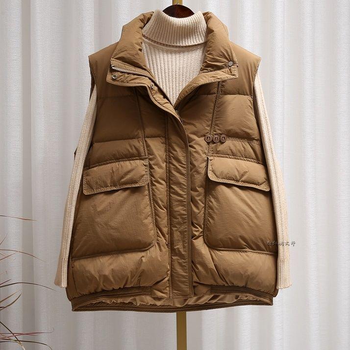 

Женский зимний пуховый хлопковый жилет: Теплая, свободного кроя, с воротником-стойкой, толстая безрукавная непродуваемая верхняя одежда. 3XL (155-175 kg) хаки