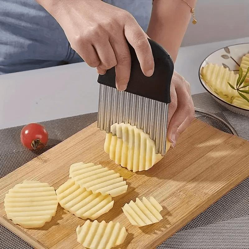 1pc Multifunctional Kitchen tool, Patterned Cutter, Stainless Steel Potato Cutter, Wolf Toothed Potato Cutter,Wavy Potato Cutter