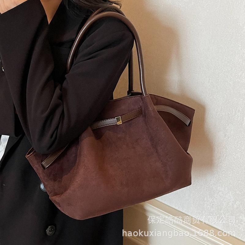 Premium Bag Women's 2025 New Popular Fashion Super Fire Shoulder Bag Large Capacity Tote Bag Commuter Bag