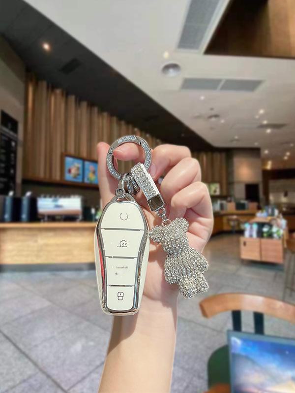 

Чохол для ключів BYD Song Plus і брелок із діамантовим ведмедиком