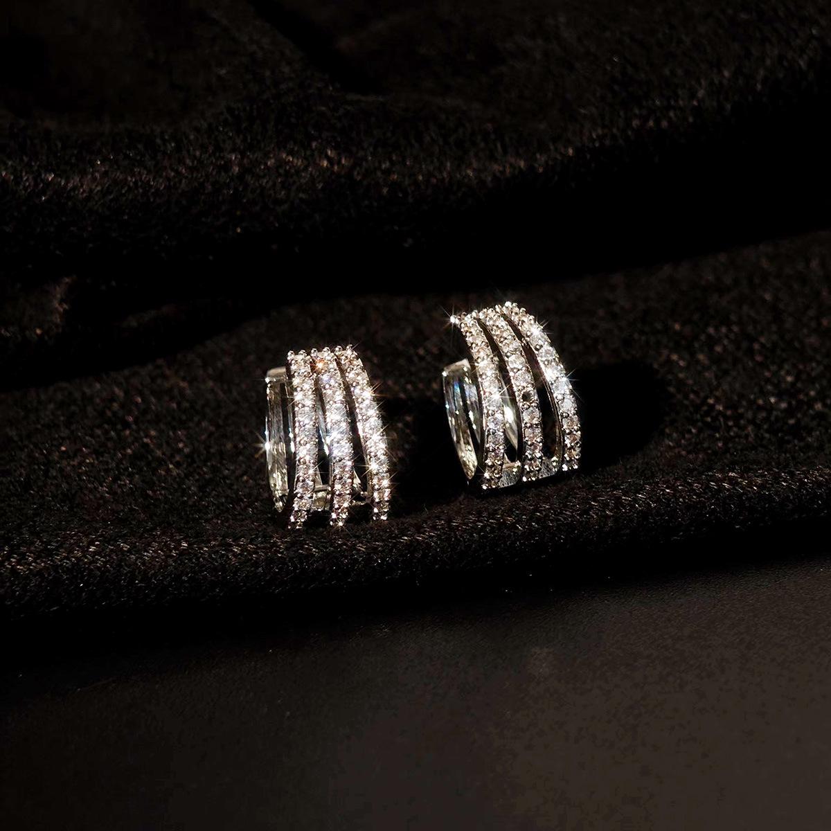 

Японские и корейские элегантные циркониевые многослойные серьги-каффы серебряный