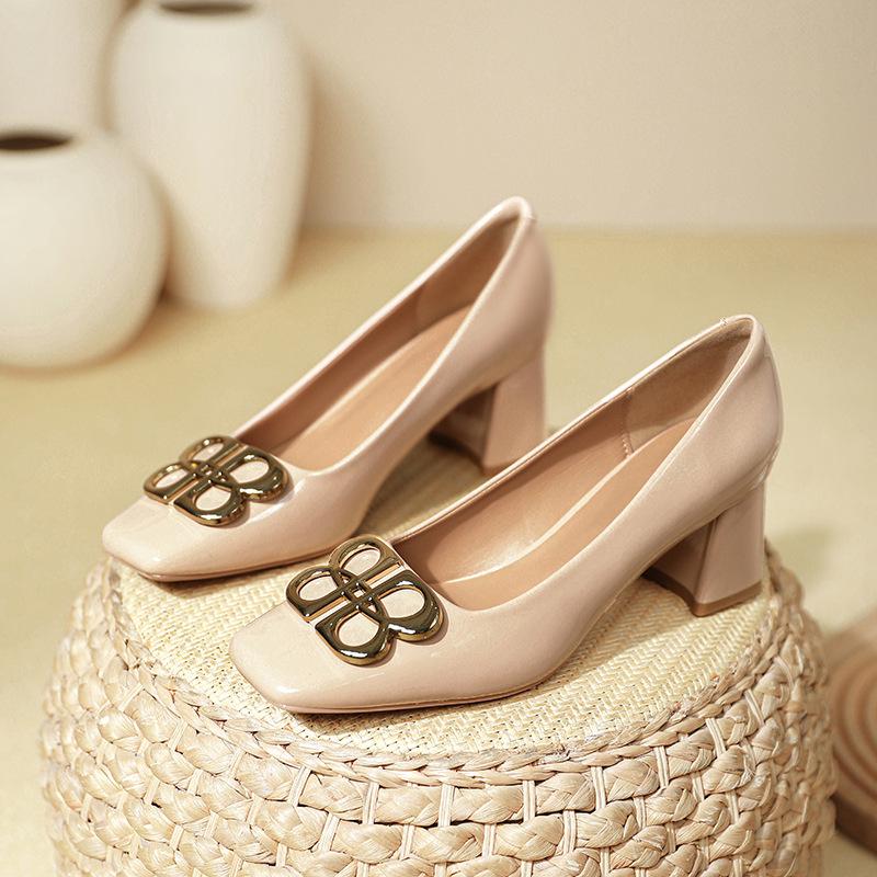 Square head high heels thick heel not tired feet red wedding shoes 2025 spring and autumn new French temperament patent leather light mouth single