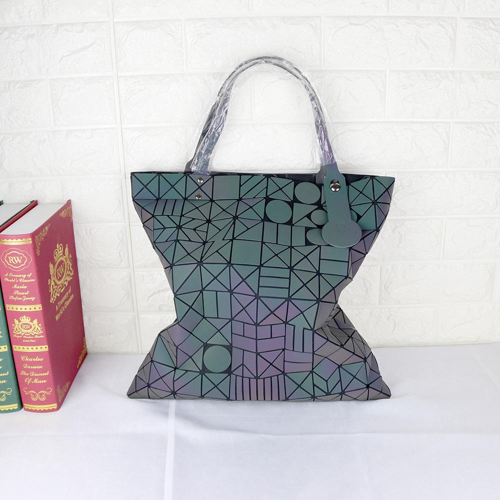 

Женская сумка через плечо Новая с градиентным цветом Большая вместимость Матовая Лазерная Светящаяся Решетка Геометрическая Сумка-тоут Женская