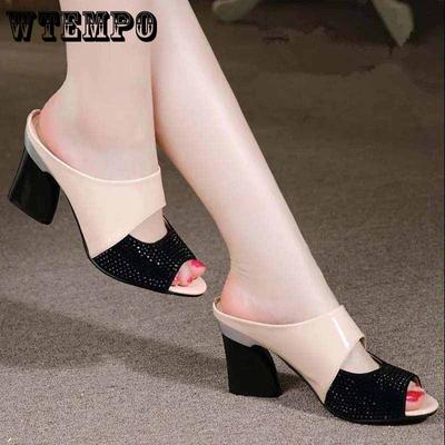 High Heel Hausschuhe Frauen Sommer Mid-ferse Fisch Mund Hausschuhe Dicker Absatz Sandalen Patent Leder Strass Frauen Sandalen