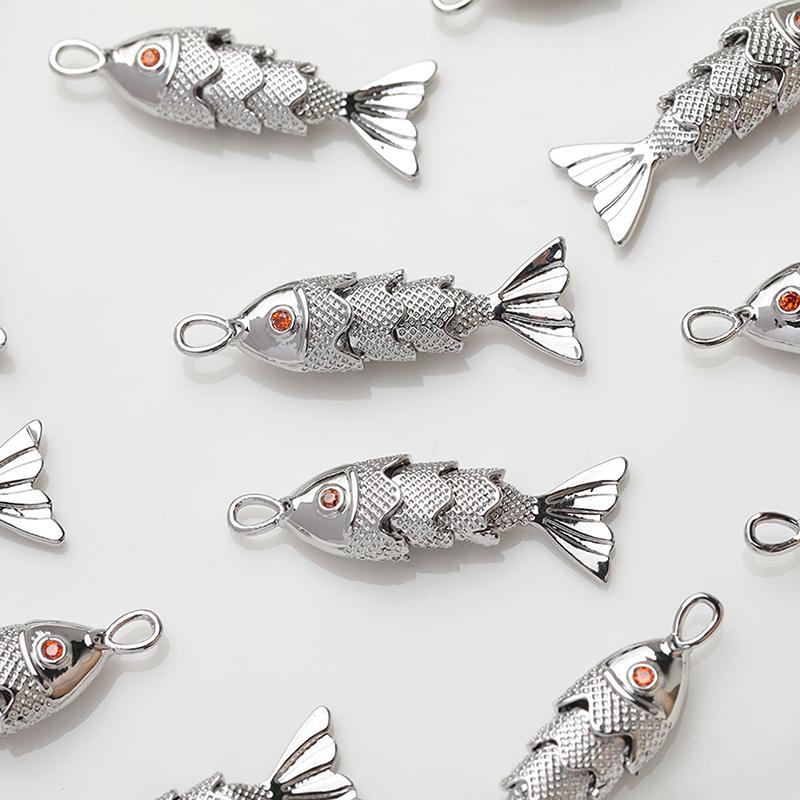 Metallanhänger im chinesischen Stil in Fischform mit rotem Zirkonia-Pavé für DIY-Halskette, Armband, Ohrringe, Schmuckherstellungszubehör