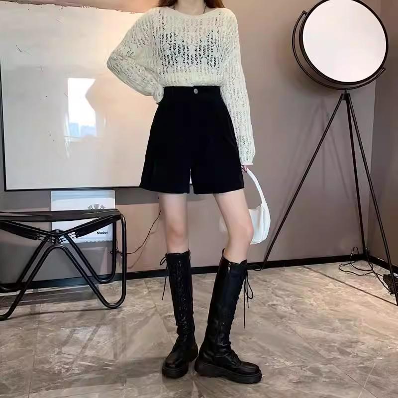 2024 Women's Autumn/Winter Corduroy A-line Shorts: Loose, Slimming Wide-Leg Design for Casual Wear with Boots.