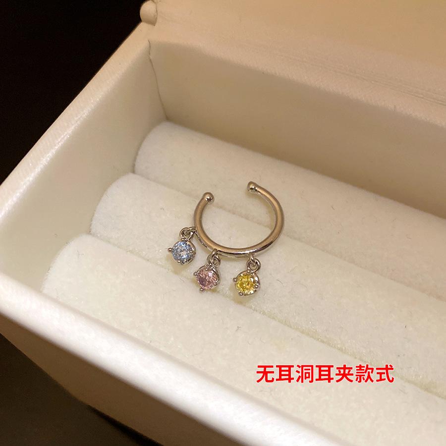 

Zircon love, exquisite and fashionable ear clips, cold wind temperament, no ear piercings, ear bone clips, light luxury and high-end earrings.
