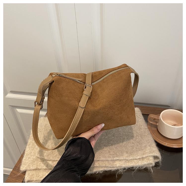 

2025 Осень/Зима Корейская Ретро Замшевая Сумка Под Мышку и Через Плечо коричневый