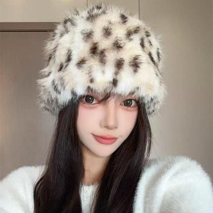 New leopard print plush hat women's Korean version versatile thickened warm and cold ear protection hat fashionable face small flat top hat