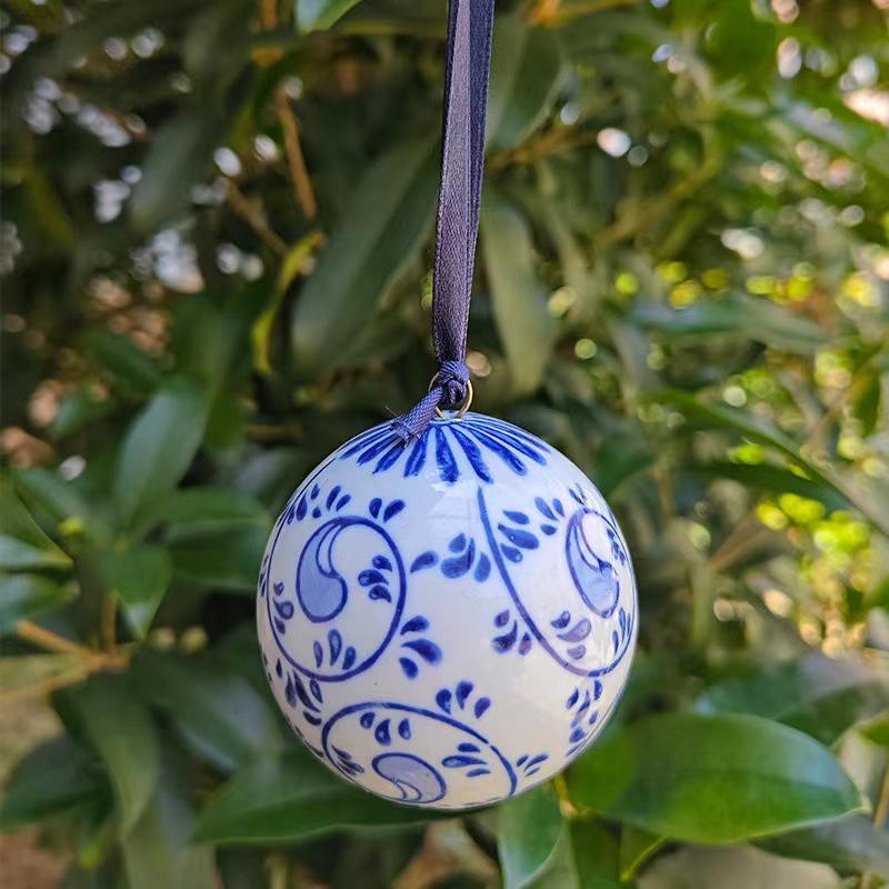 Blauer und weißer Jingdezhen Keramikkugel-Anhänger - Auto- und Weihnachtsdekoration.