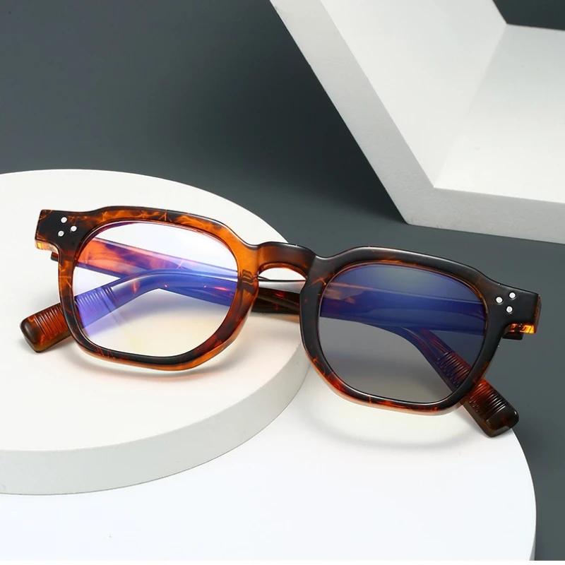 Retro Personalized Square Frame Photochromic Women'S Reading Glasses Outdoor Neutral High Quality Anti Blue Light Glasses