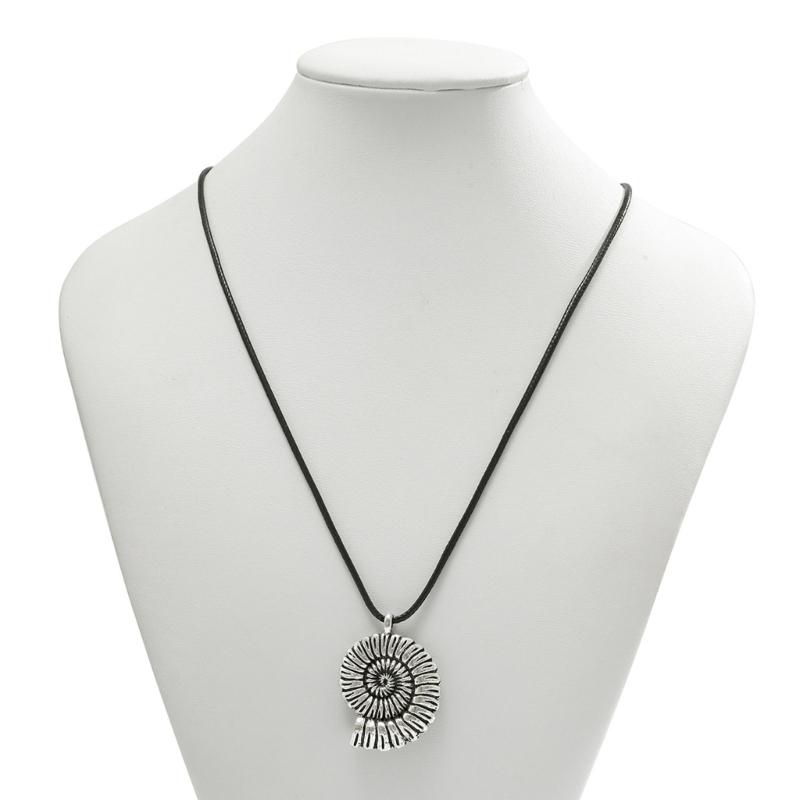 Retro-Stil Halskette Fädelschnur Halskette Muschel Anhänger Choker Trendiger Schmuck Legierungsmaterial Perfekt für Herren