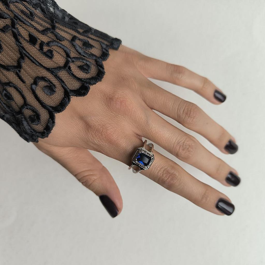 Серебряное кольцо с сапфиром nano 1.342ct, фианитами, вес изделия 4,64 гр (2195047)