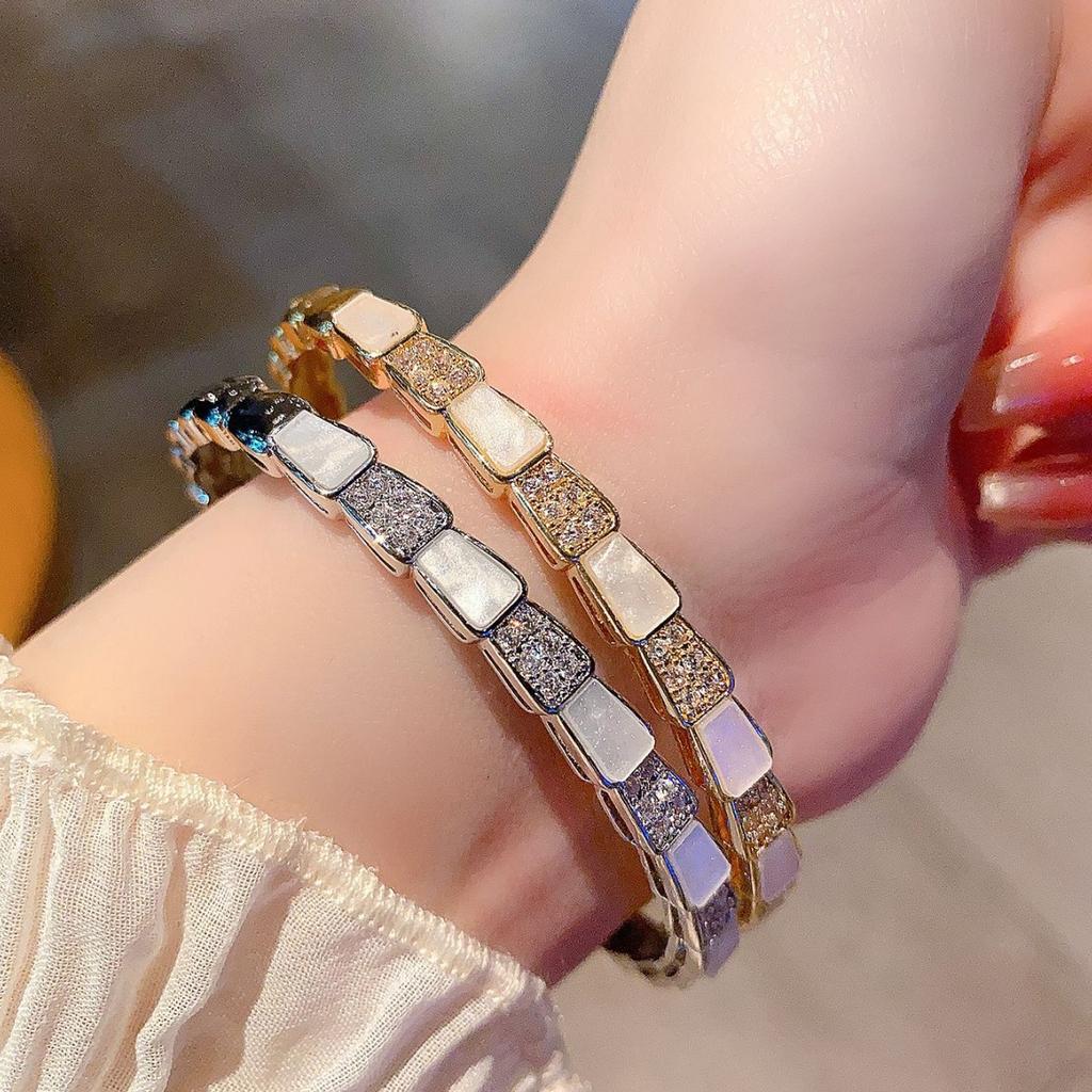 Heavy Industry Spirit Snake Shell Mother Bracelet Women's High Grade Light Luxury Snake Bone Bracelet Open