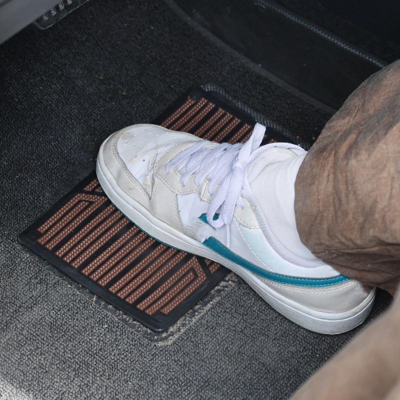 High-quality Plastic Car Foot Mat for Main Driver with A Meter Shaped Pedal Minimalist Interior Accessories Universal Floor Mats