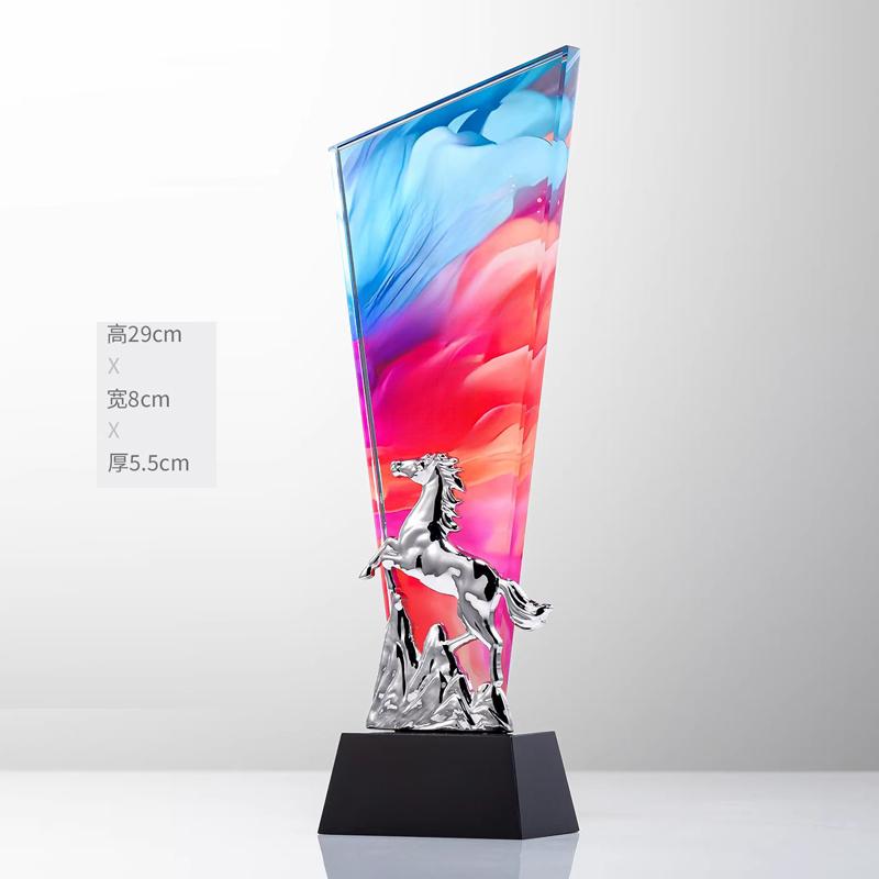 Gepersonaliseerde Paardvormige Hars Kristal Trofee Kleurendruk Prijs Sportprijs Uitstekende Werknemer Souvenir Woondecoratie 1St