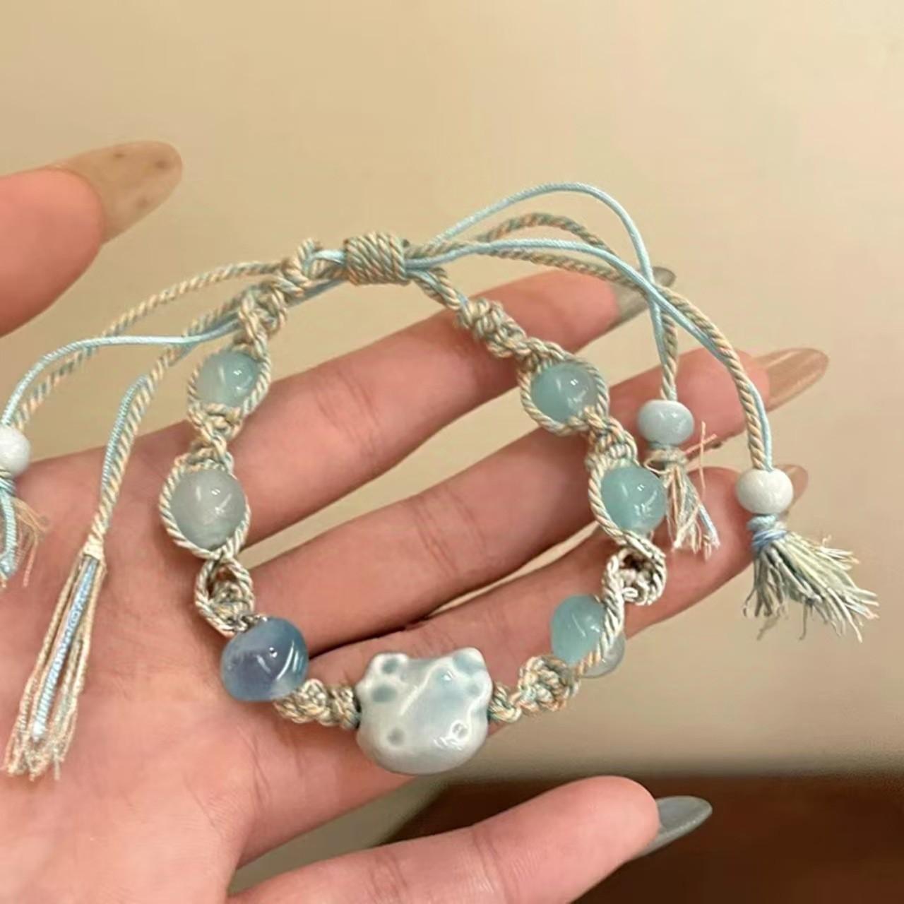 

Hand-woven ceramic kitten bracelet, summer gentle temperament bracelet, fashion commuting versatile niche jewelry