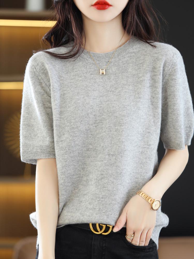Women's Plus Size Wool Sweater - Versatile Knitwear for Autumn and Winter.