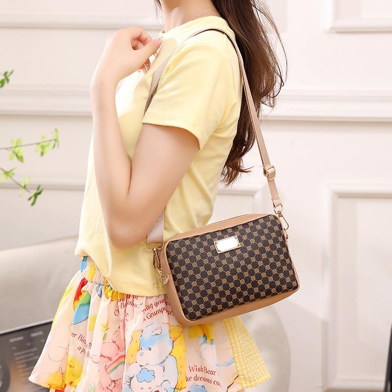 Simple small bag, new fashion women's bag, shoulder messenger bag, trendy polka dot printed small square bag.