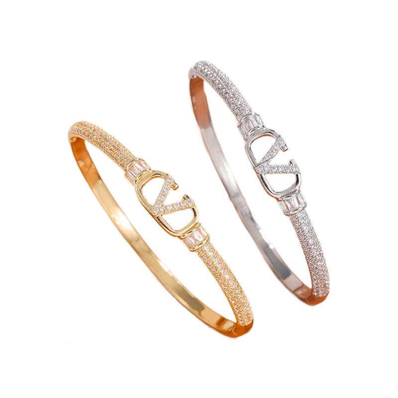 2026 Full Diamond Bracelet Girls Light Luxury Fashion Buckle Bracelet European and American Simple High-end Jewelry