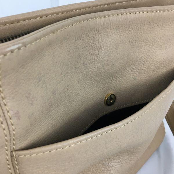 COACH Leather Shoulder Bag Beige 3 Large Pockets 3 Compartments(USED)