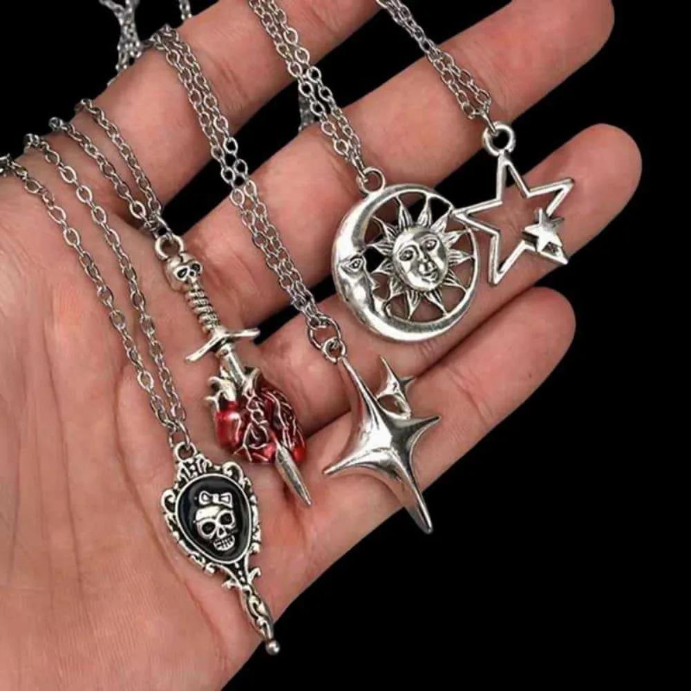5er Set Gothic Punk Stern Mond Sonne Herz Totenkopf Schwert Herz Anhänger Halskette für Männer Frauen Freunde Halloween Schmucksets Geschenke
