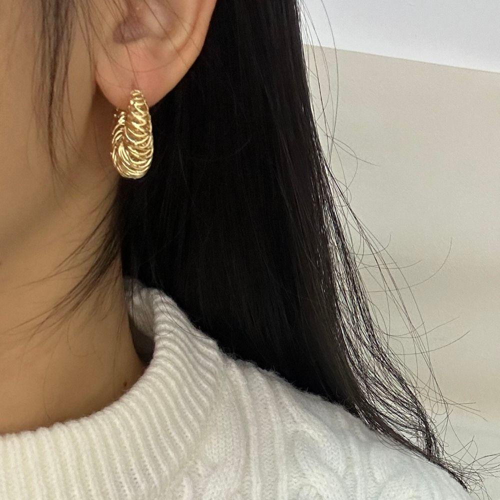 Retro Women's Dangle Earrings Light Luxury Hollow Ear Buckle Romantic Hoop Earrings  Party Jewelry