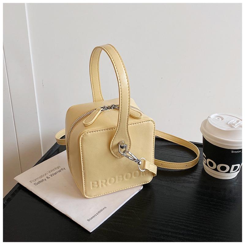 Spring Retro Niche New Square Shoulder Bag Casual Portable Underarm Bag Textured Messenger Bag