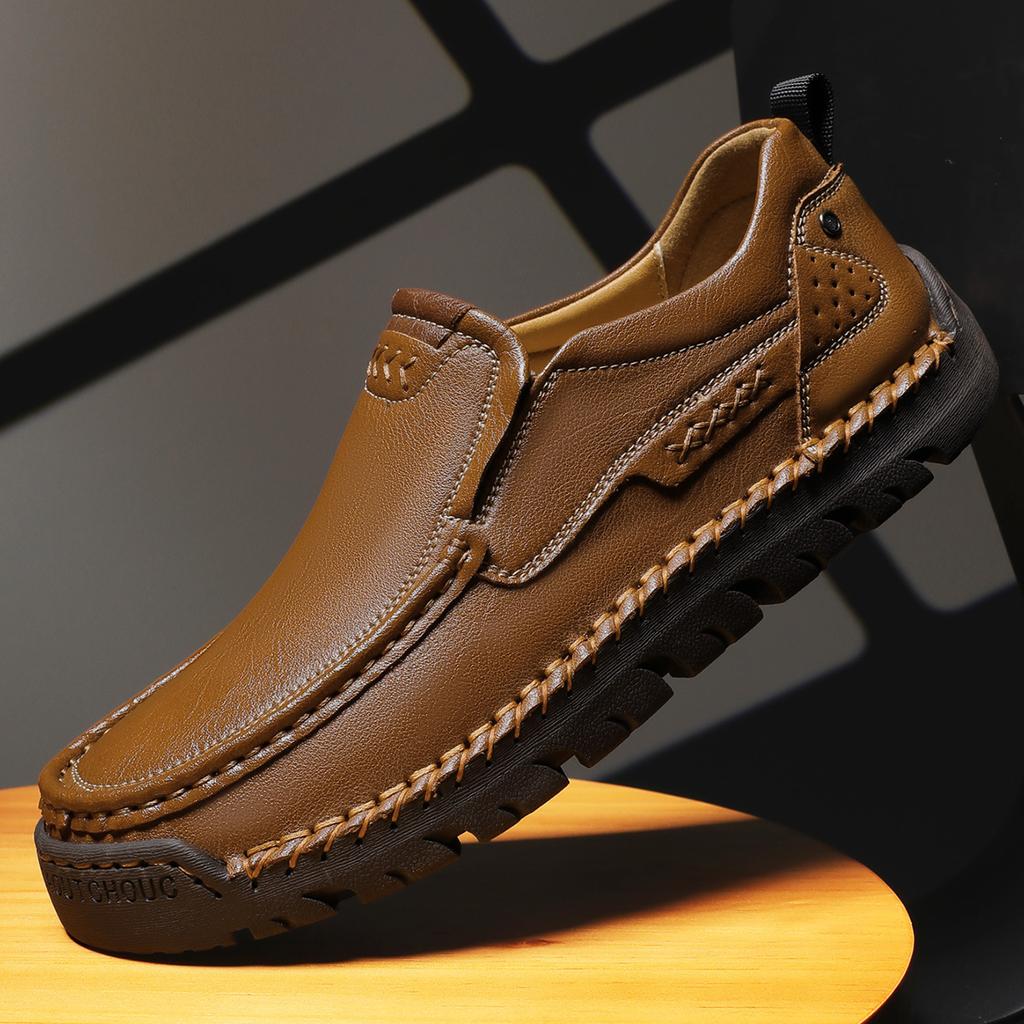 Moda 2025 Nuovi Mocassini da Uomo Traspiranti Slip on Scarpe da Guida Italiane Chaussure Homme Vera Pelle Uomo Scarpe Casual Fatte a Mano
