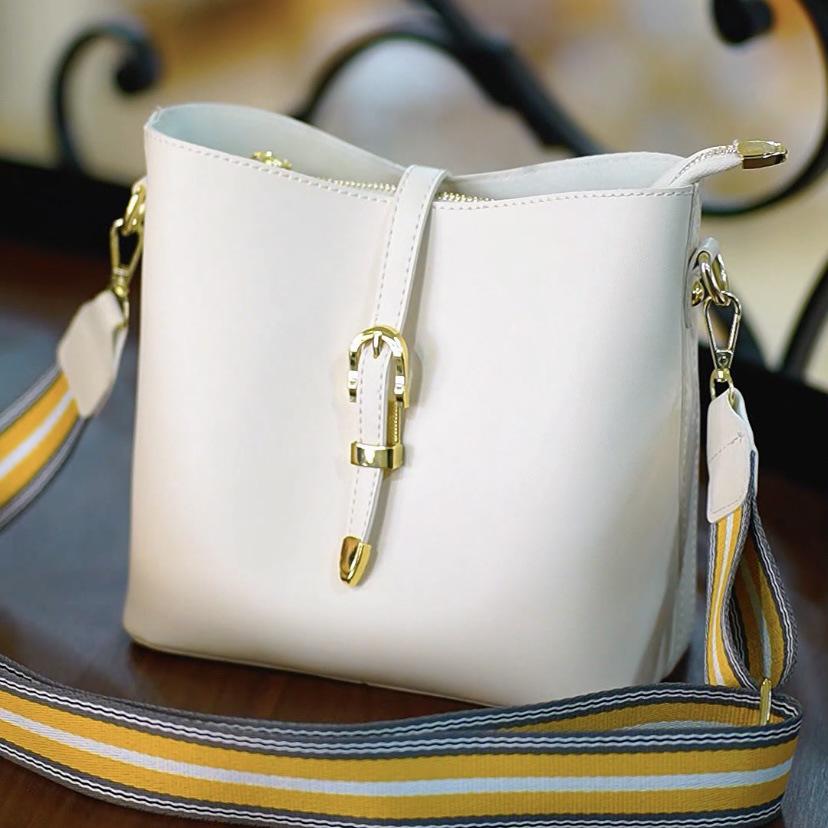 

2025 Осень Универсальная Женская Мода Текстурированная Сумка-Ведро через Плечо с Одним Плечевым Ремнем 22x19x11 cm белый