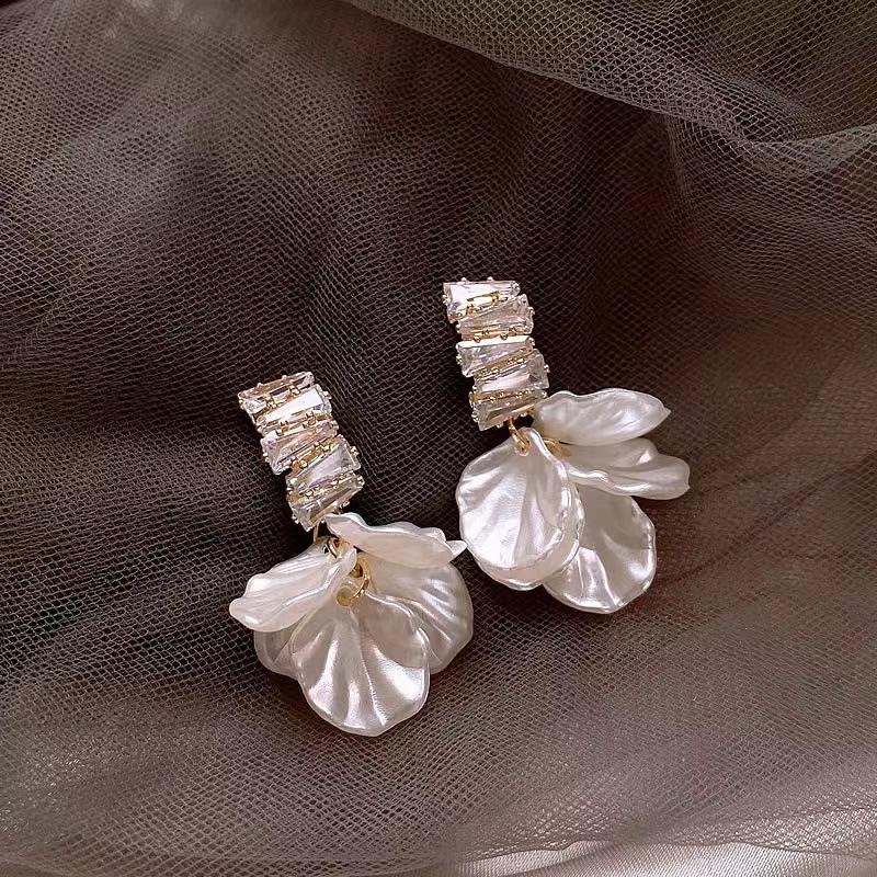 Super Fairy Tassel Petal Earrings For Women, With A Niche Design Of High-End Earrings, Exaggerated And Elegant Earrings.