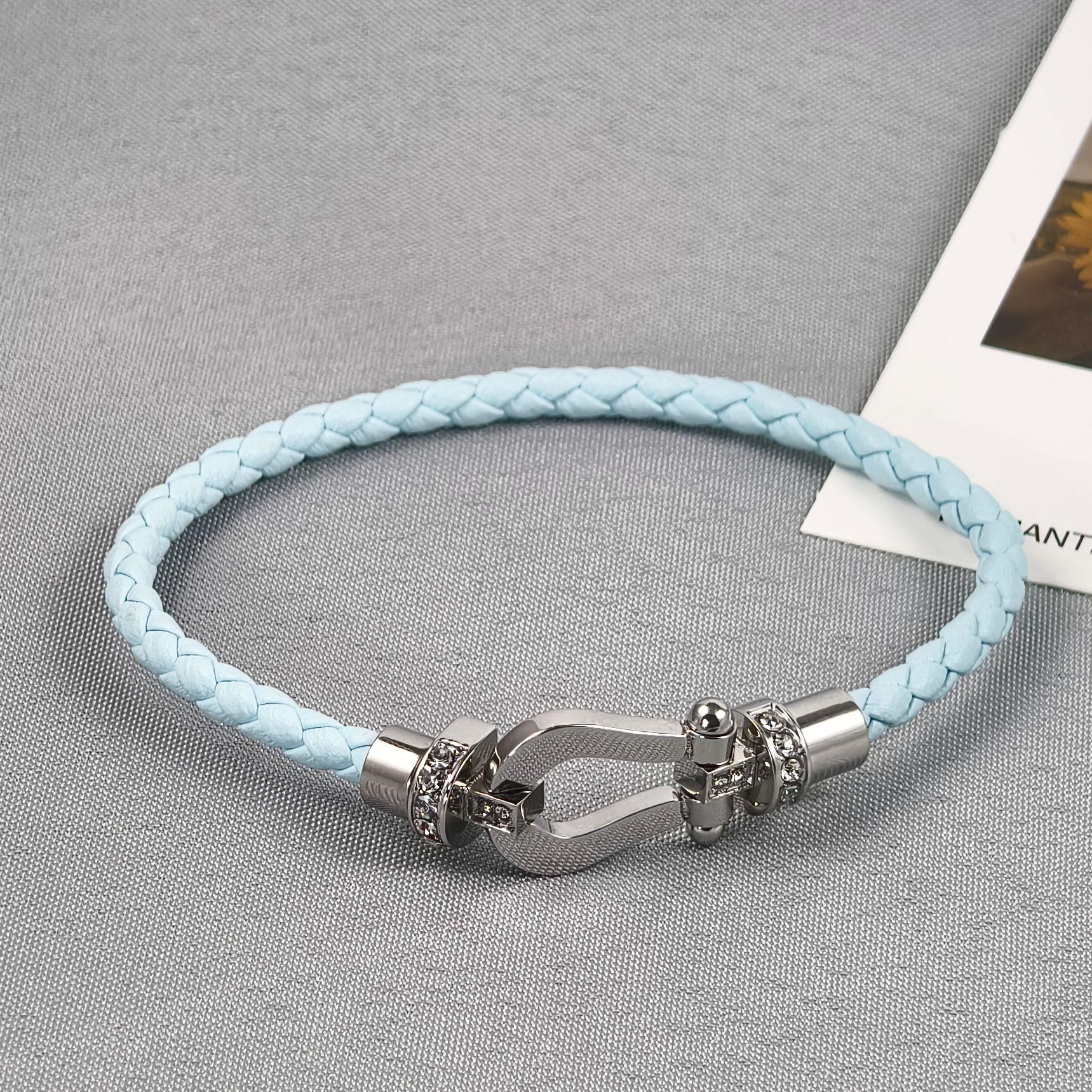 2026 Rotes Seil U-förmig Fred Mikro-intarsiert Halber Ziegel Lederseil Pferde-Schnalle Huf Nicht-verblassendes Armband 20CM